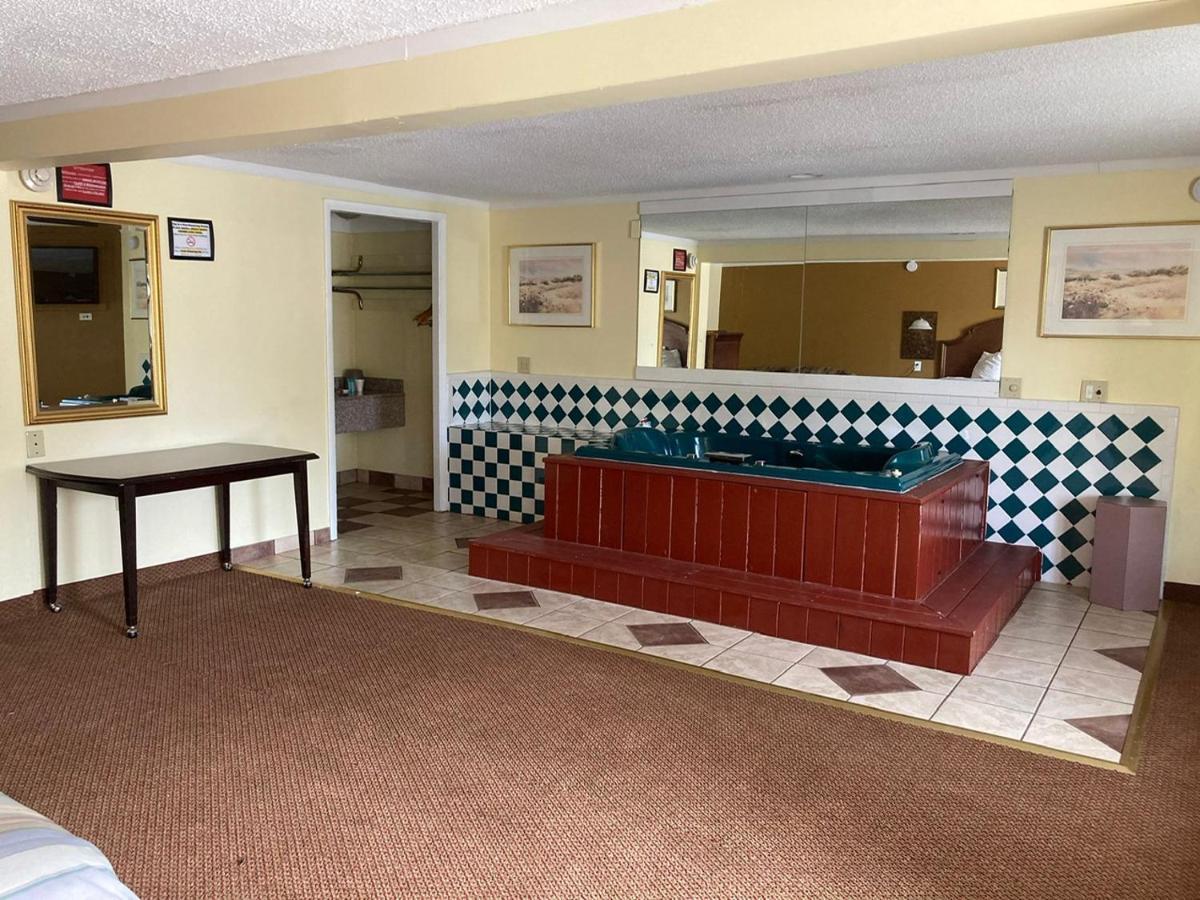 Rodeway Inn & Suites Saginaw Eksteriør billede