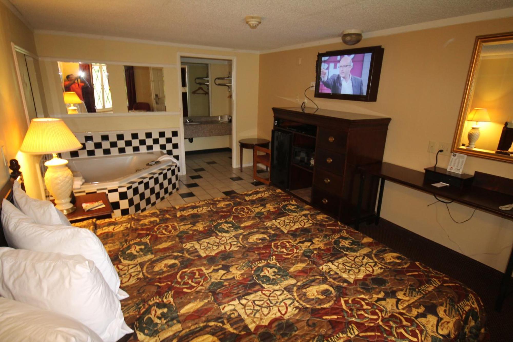 Rodeway Inn & Suites Saginaw Eksteriør billede