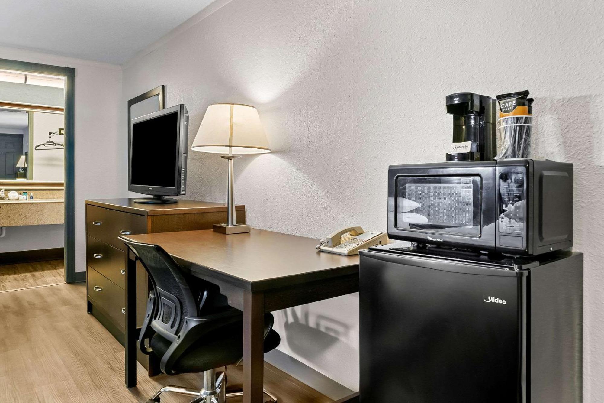 Rodeway Inn & Suites Saginaw Eksteriør billede
